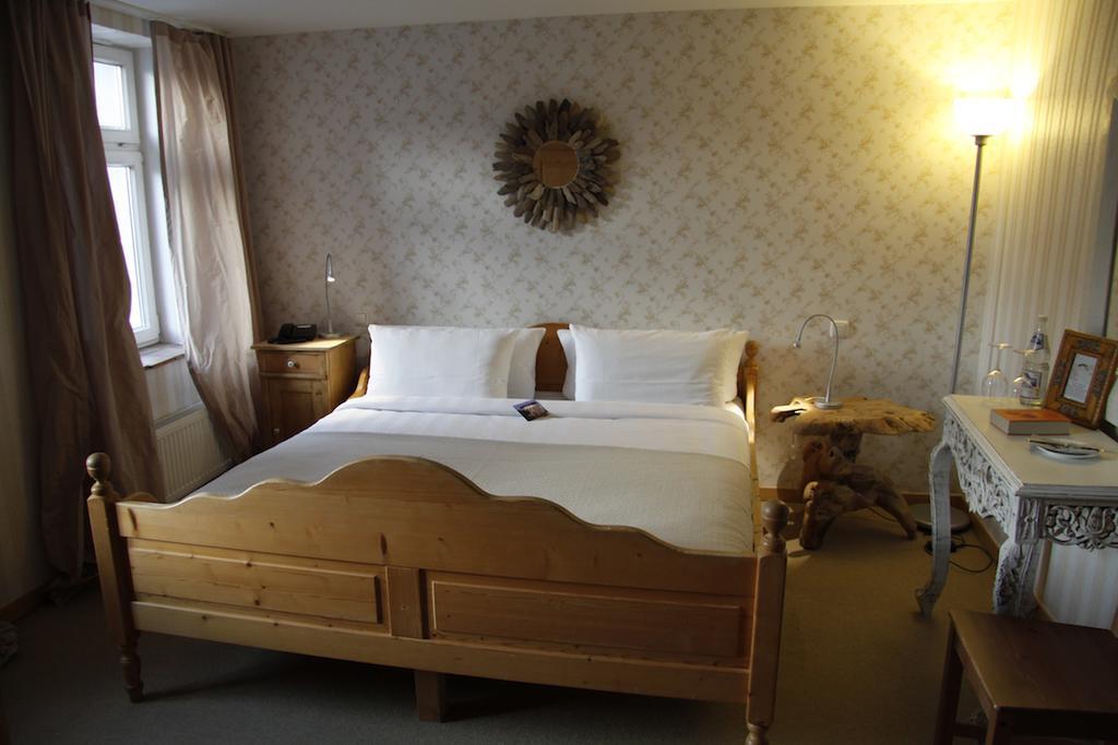 Zur Ewigen Lampe Romantisches Landhotel & Restaurant Нидегген Экстерьер фото